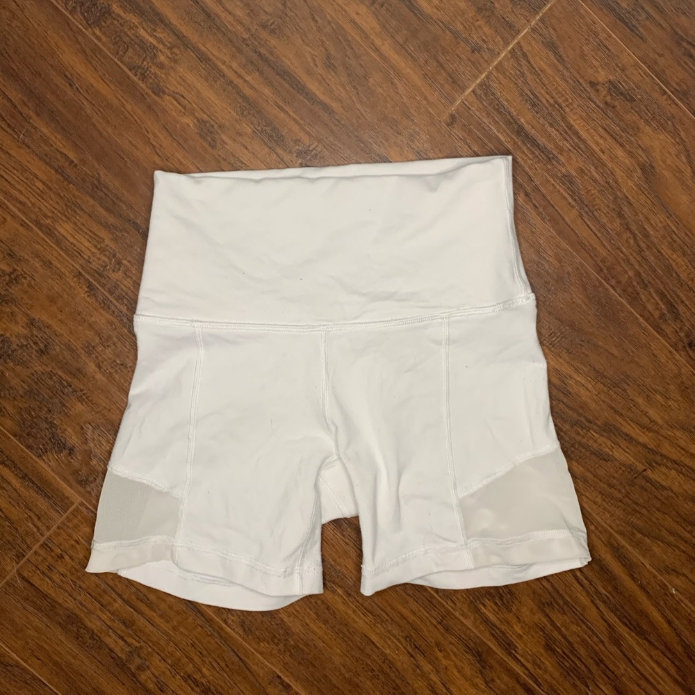 TNA aritzia Atmosphere 5” shorts
